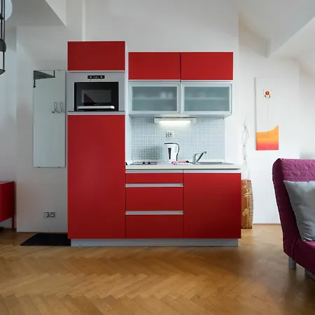 Letna Apartment *